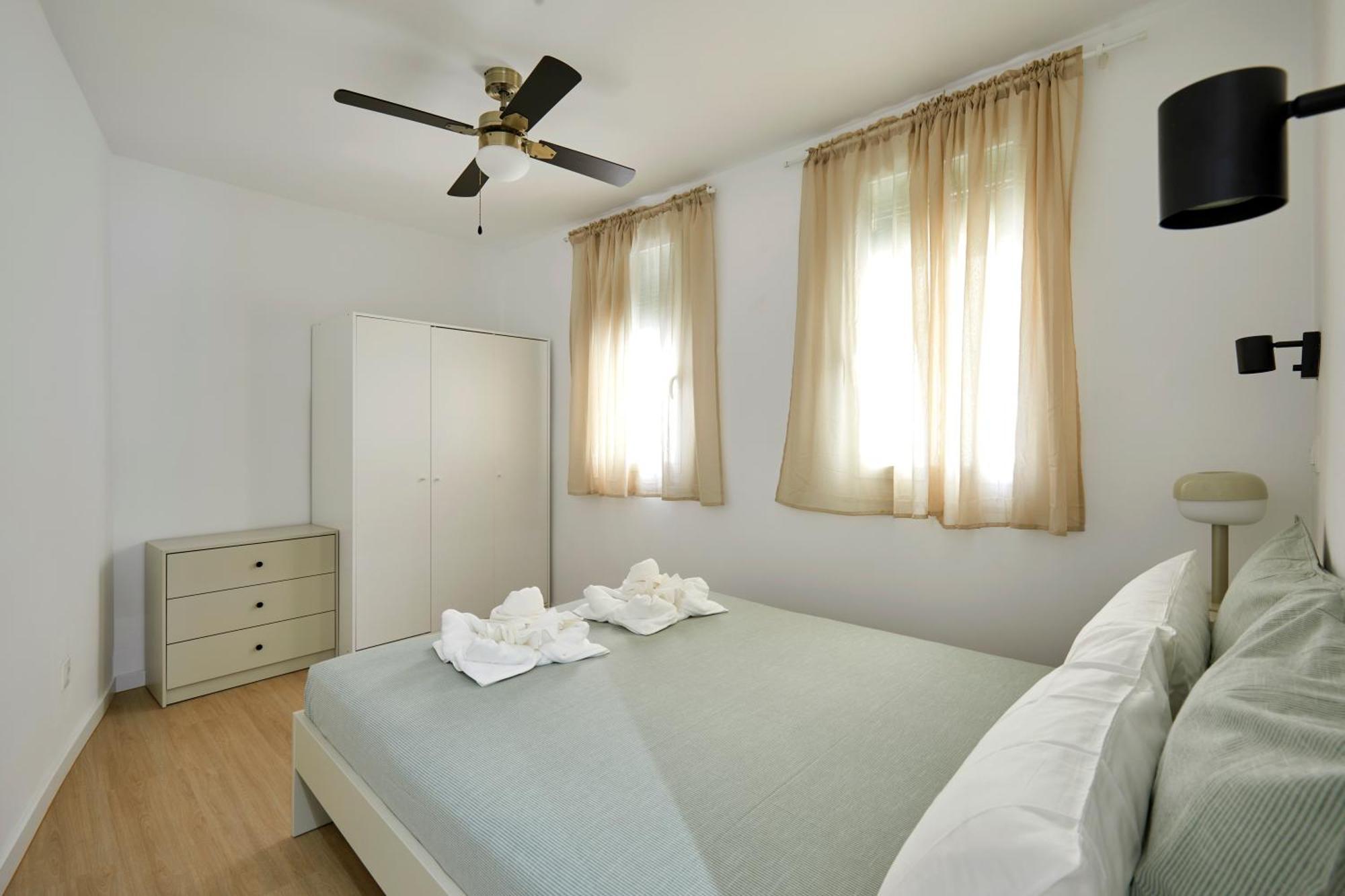 17 Nice Apartment Next To El Molino Barcelona Bagian luar foto