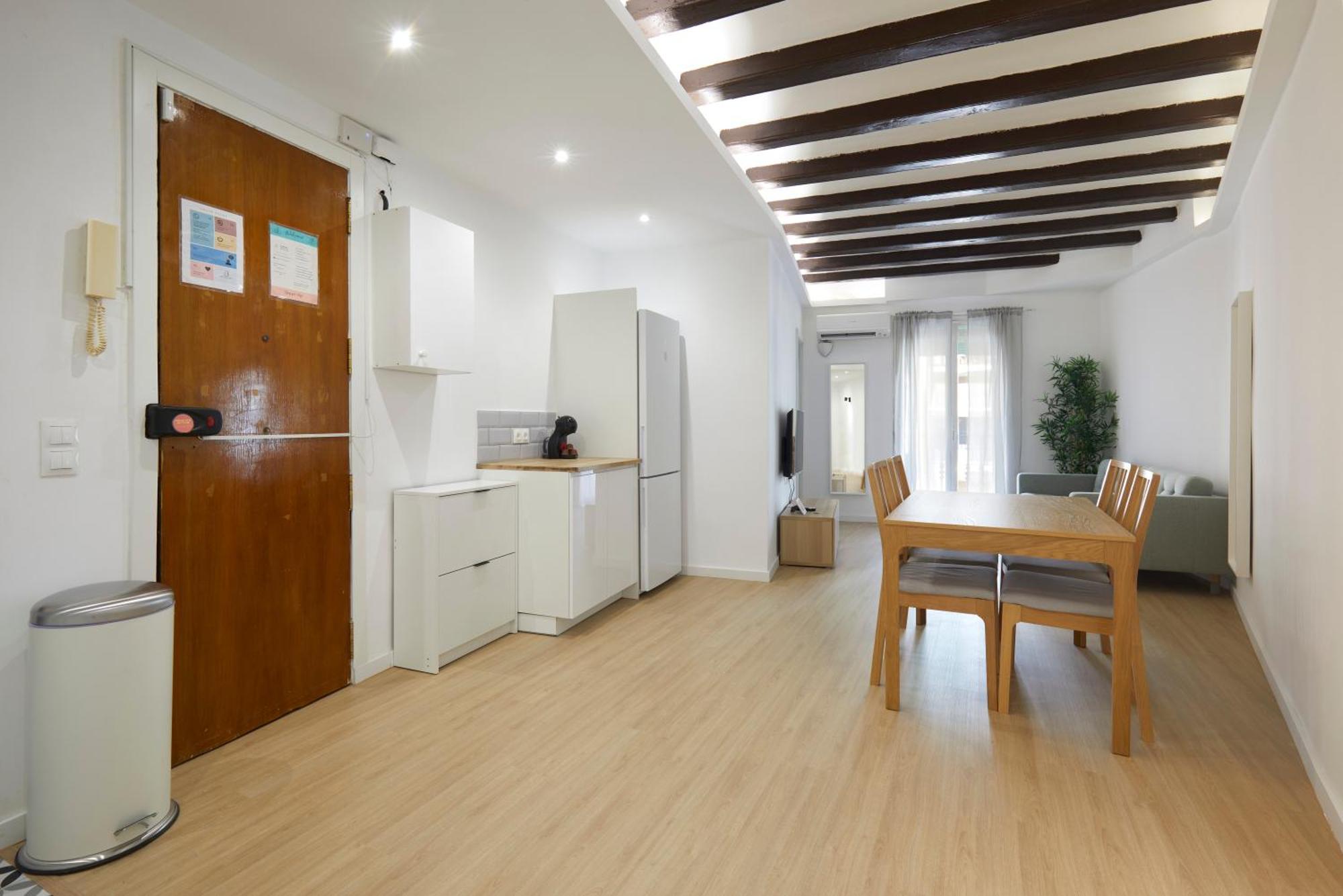 17 Nice Apartment Next To El Molino Barcelona Bagian luar foto